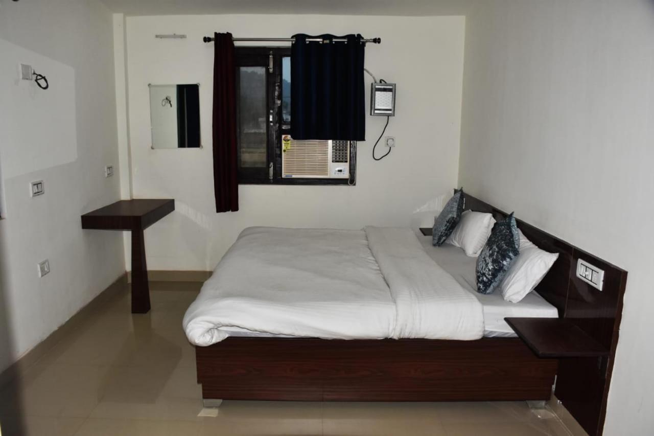 Corbett Bhavesh Home Stay Jhirna Szoba fotó